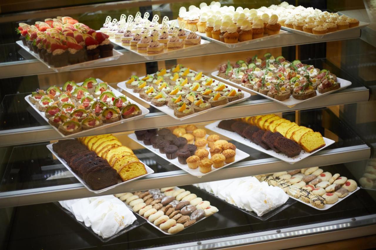 Dreams Sunny Beach Resort And Spa 외부 사진 A display of Italian pastries
