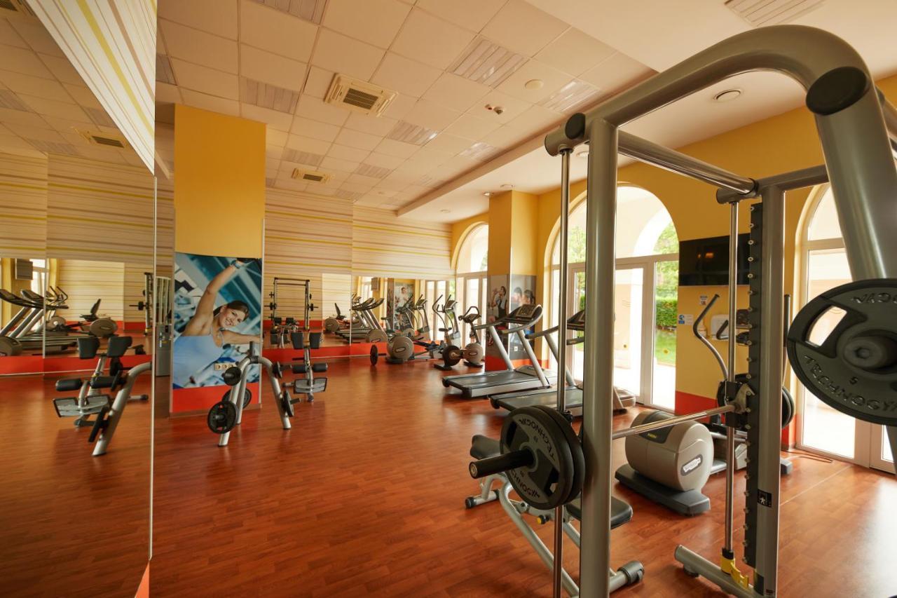 Dreams Sunny Beach Resort And Spa 외부 사진 The gym at the hotel