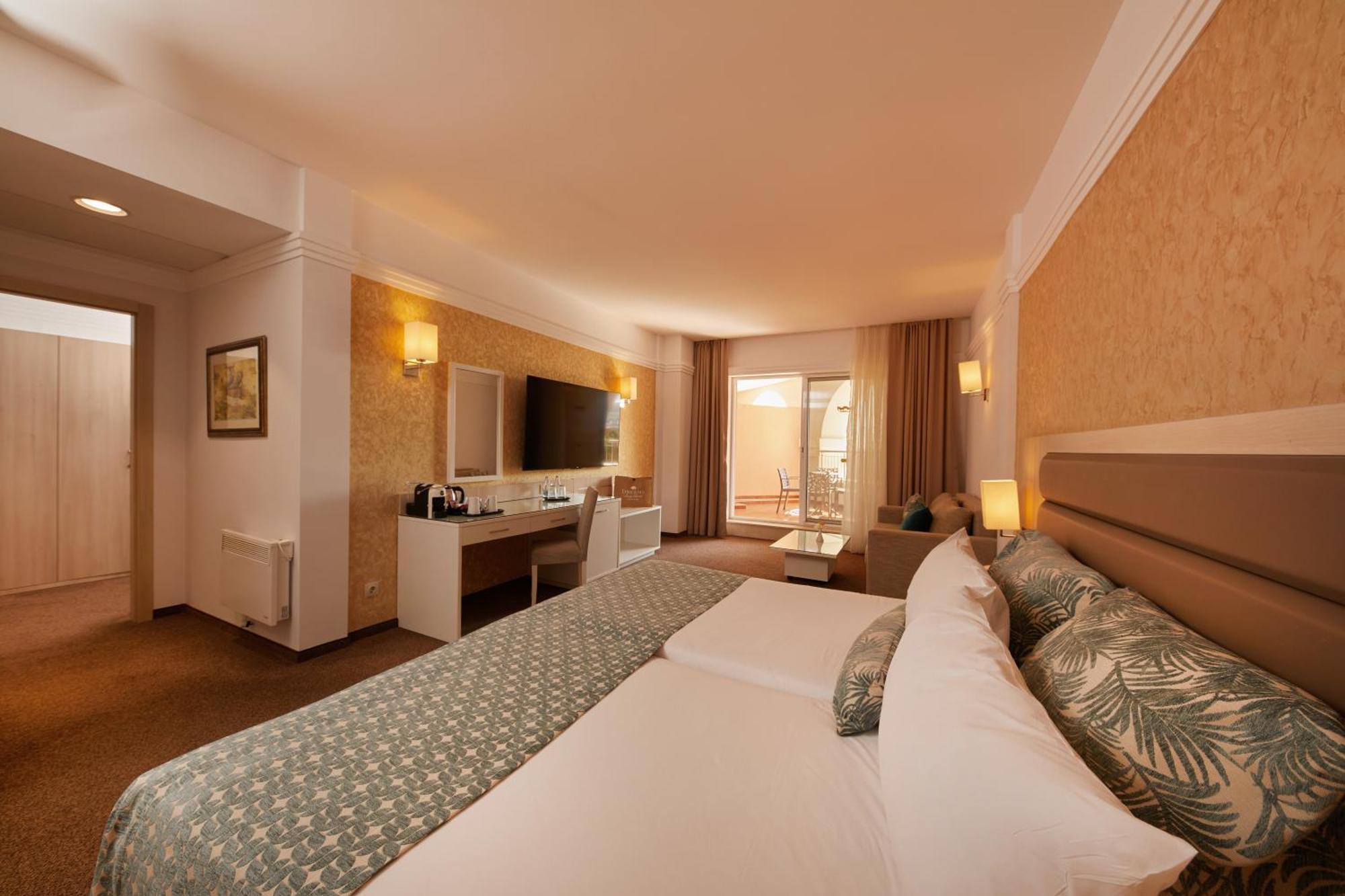 Dreams Sunny Beach Resort And Spa 객실 사진 A room at the hotel