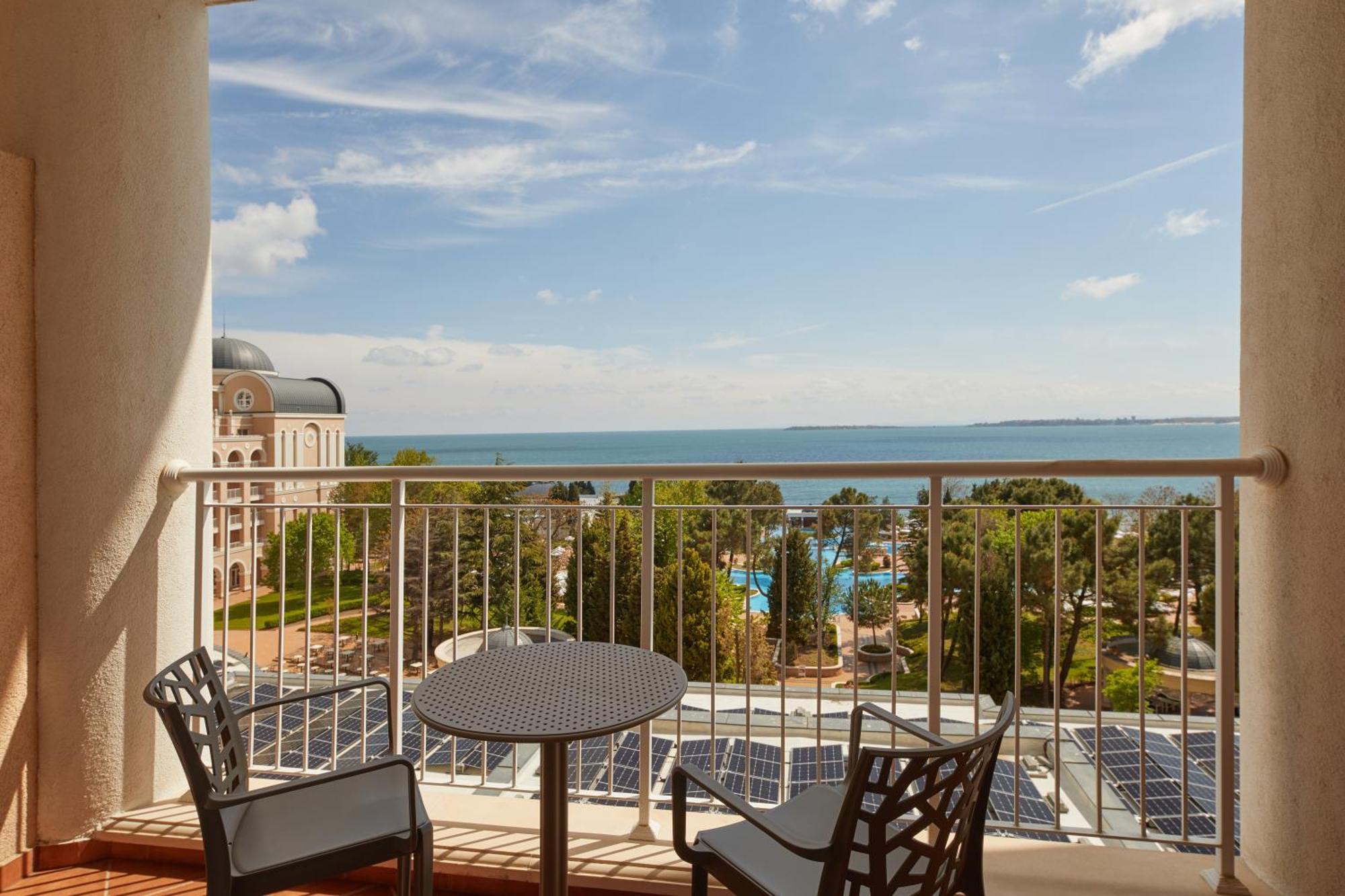 Dreams Sunny Beach Resort And Spa 객실 사진 Balcony of a hotel room
