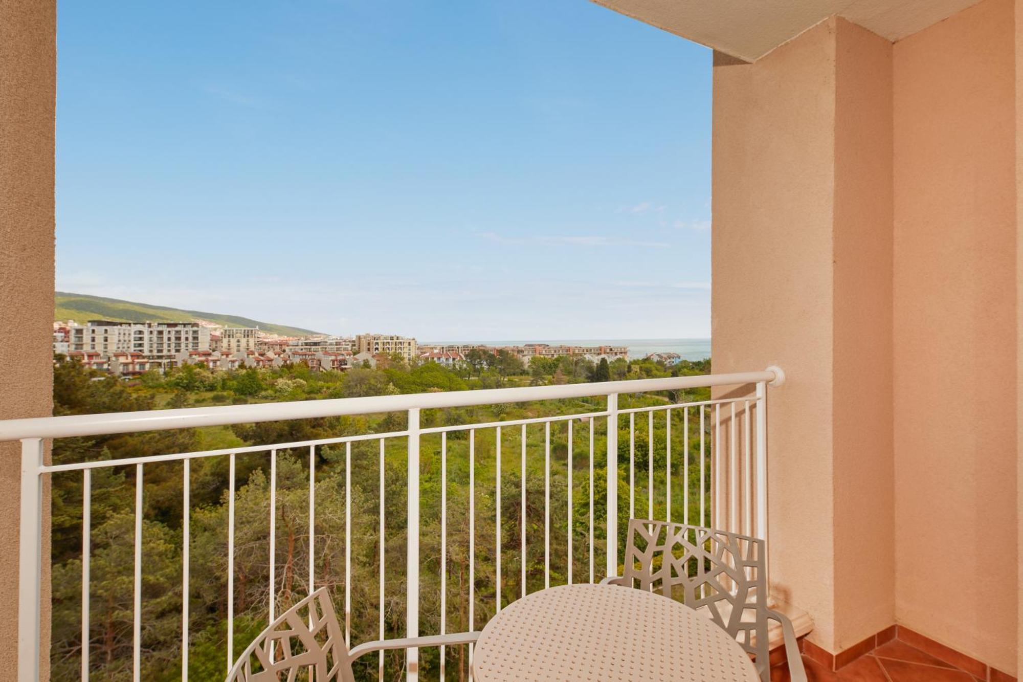 Dreams Sunny Beach Resort And Spa 객실 사진 A balcony