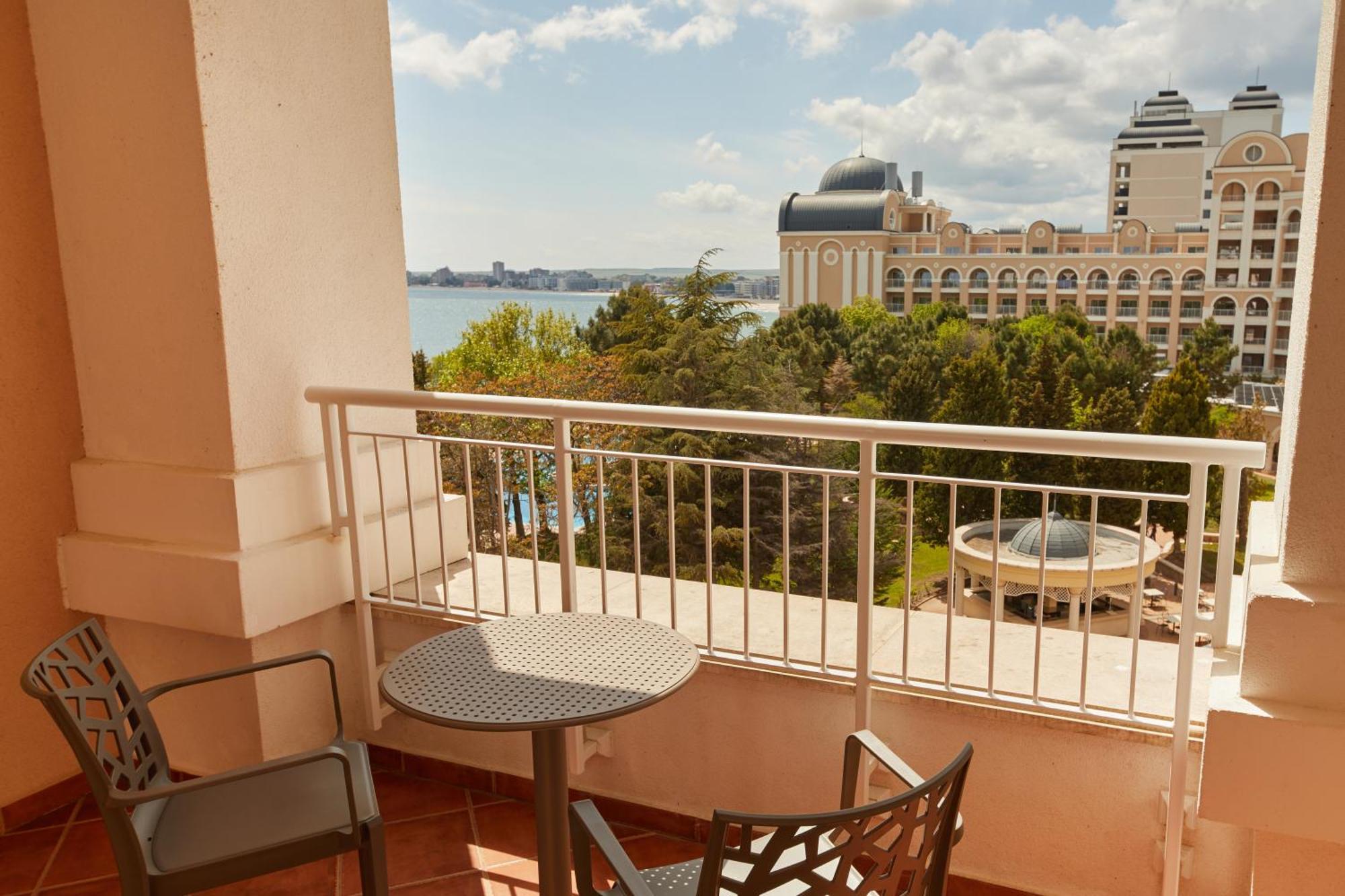 Dreams Sunny Beach Resort And Spa 객실 사진 A balcony at the Hilton San Diego Bayfront