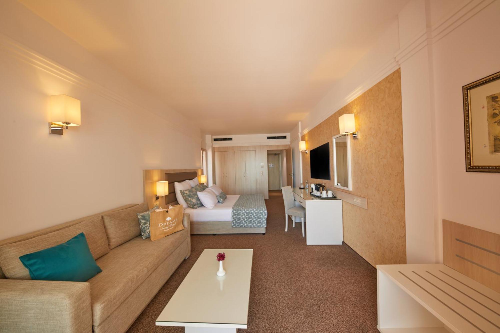 Dreams Sunny Beach Resort And Spa 객실 사진 A room at the hotel