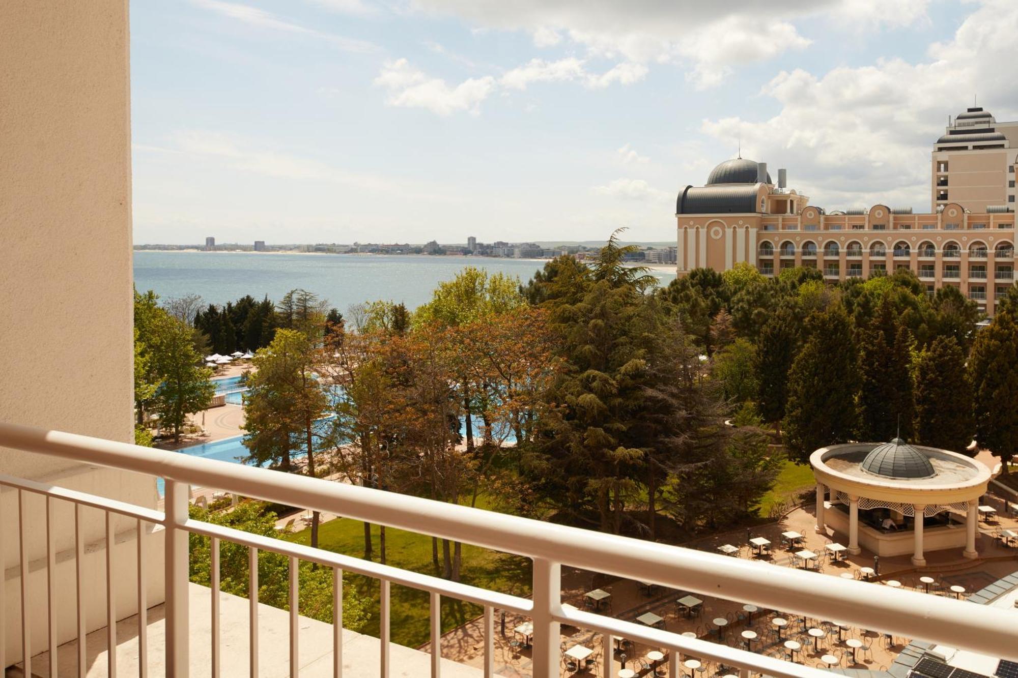 Dreams Sunny Beach Resort And Spa 객실 사진 View of the Black Sea from the hotel