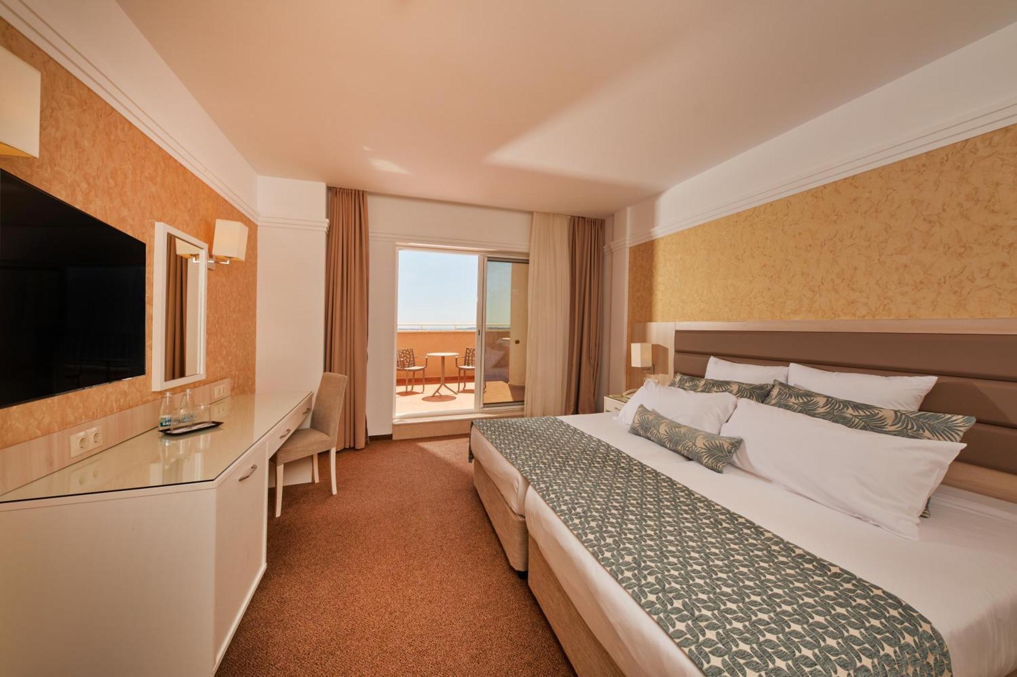 Dreams Sunny Beach Resort And Spa 객실 사진 A room at the hotel
