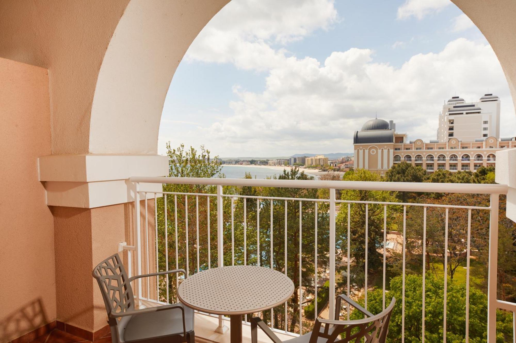 Dreams Sunny Beach Resort And Spa 객실 사진 Balcony view of the San Diego skyline