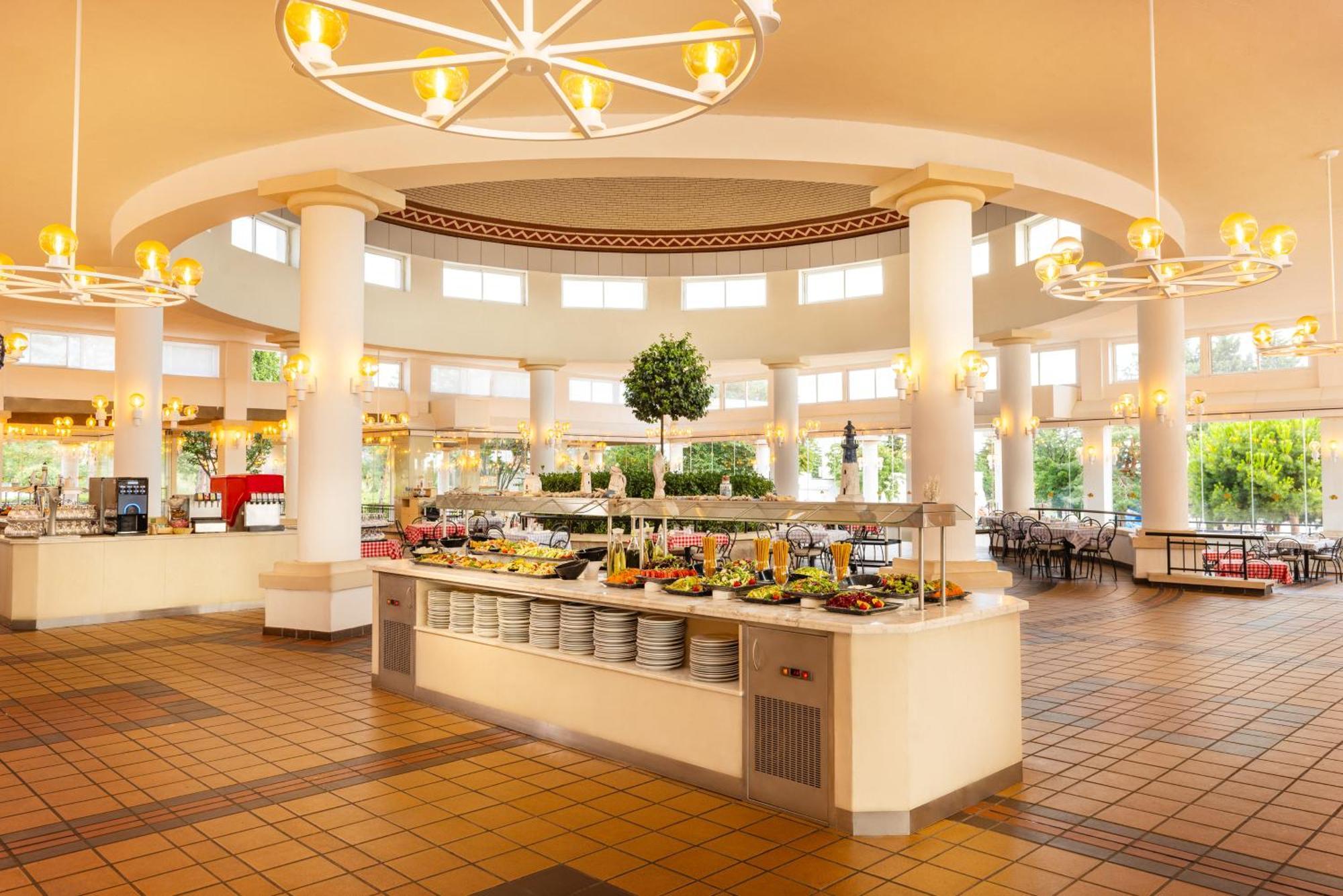 Dreams Sunny Beach Resort And Spa 외부 사진 The buffet at the Grand Hotel